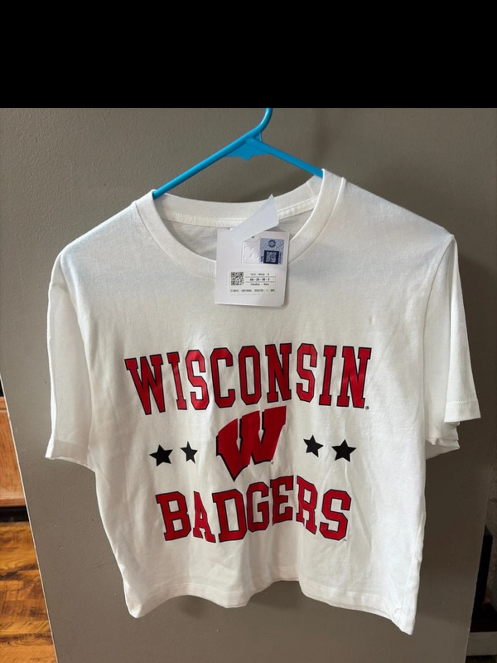 Wisconsin Badgers women’s White Graphic Tee